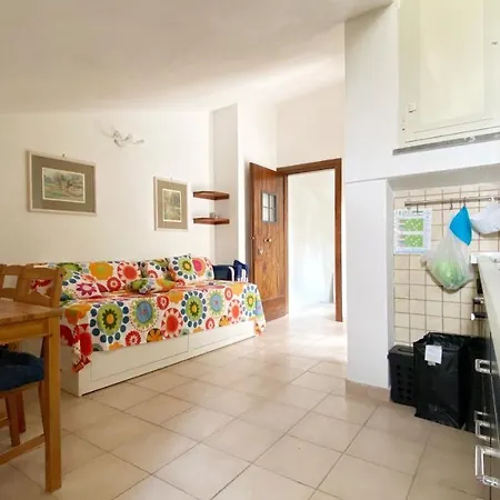 Apartman Casa Santicelli “ Il Campanile” *