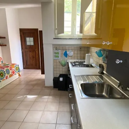 Apartman Casa Santicelli “ Il Campanile” *